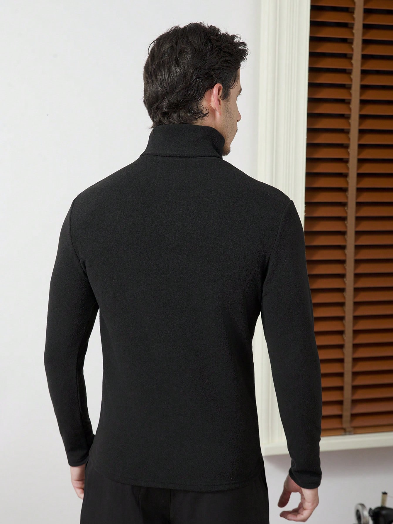 Men's Black High-Neck Long Sle - Base Layer Top บทวิจารณ์และราคา