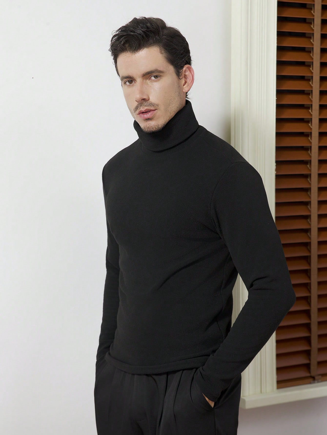Men's Black High-Neck Long Sle - Base Layer Top บทวิจารณ์และราคา